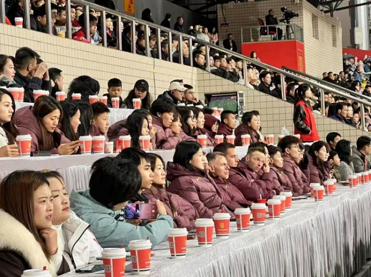 北青體育：中國女足現(xiàn)身中甲賽場，觀看重慶銅梁龍vs遼寧鐵人