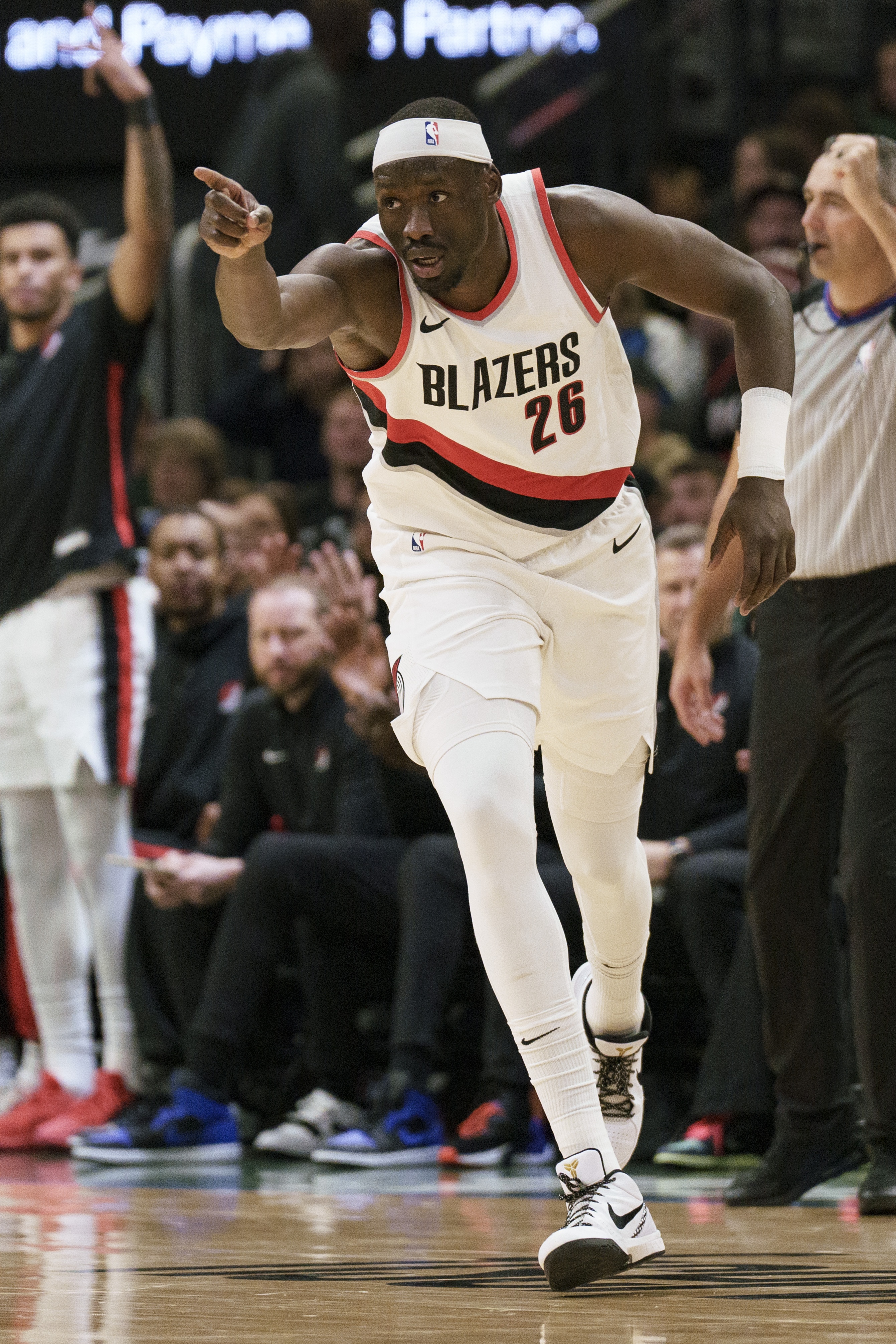 CBA名宿！里斯上半場三分4中3 11分鐘砍下11分5籃板