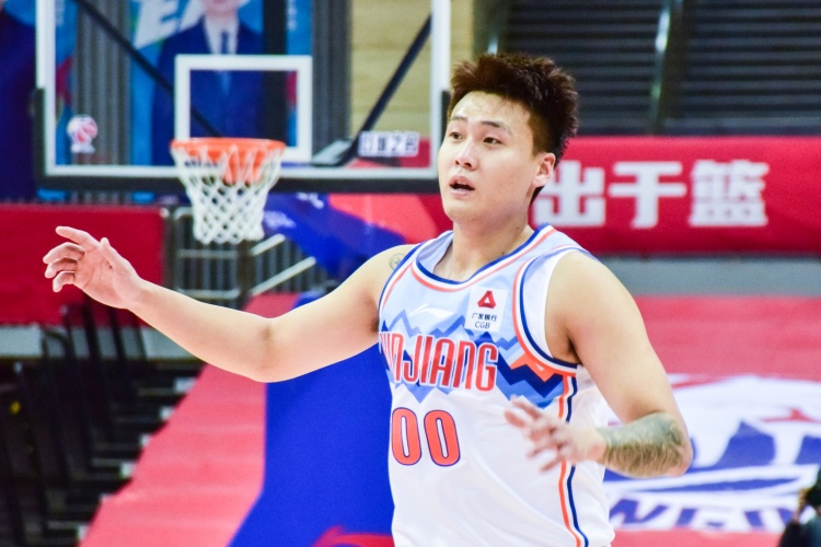 不太準！趙睿18中6拿到20分4板4助也有4失誤 三分13中4