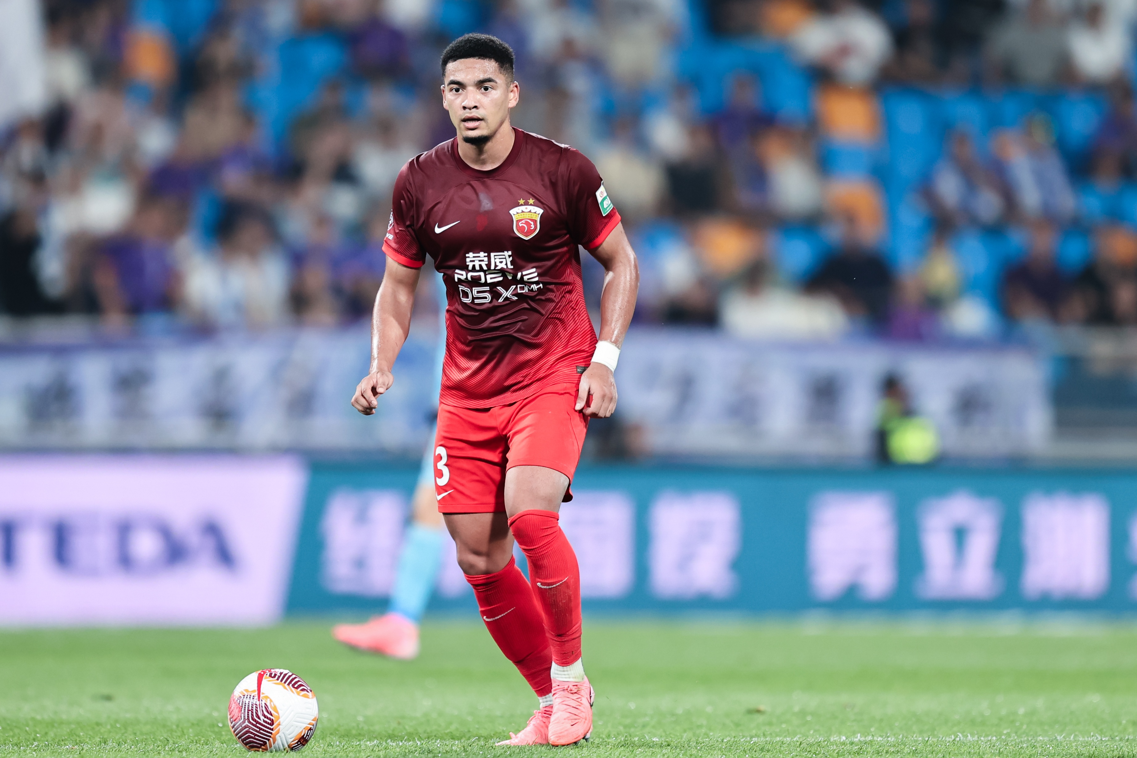 媒體人：海港三中衛(wèi)都是國腳但后防幾乎不設防，問題出在哪？