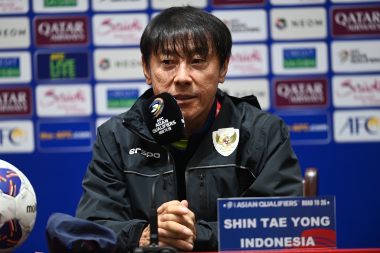 小申帶得蠻好的...申臺(tái)龍上輪2-0沙特慘遭開除，克魯伊維特現(xiàn)慘敗