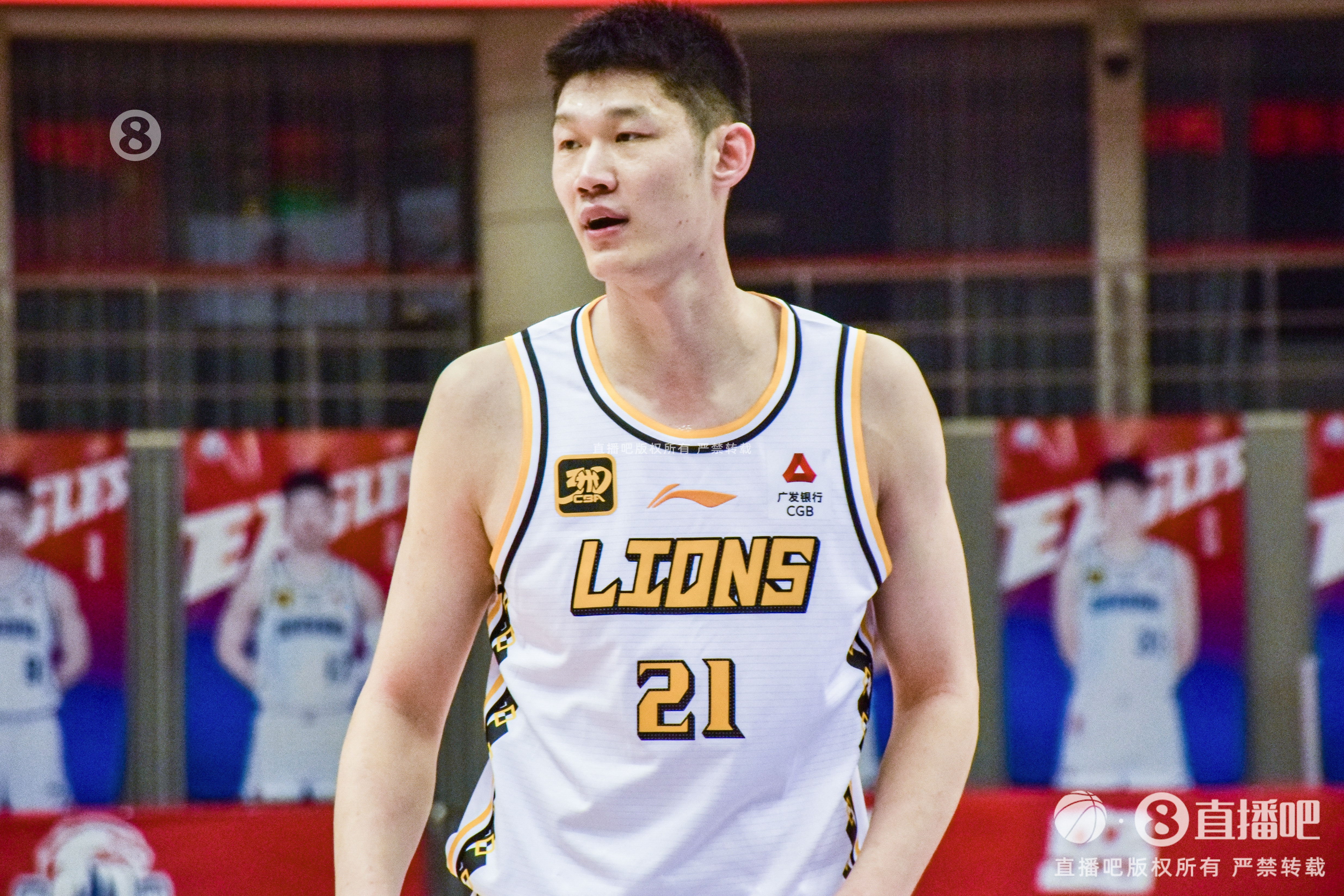 15僅中4！孔德昕：孫銘徽傷缺 胡金秋打出了生涯最低效一戰(zhàn)