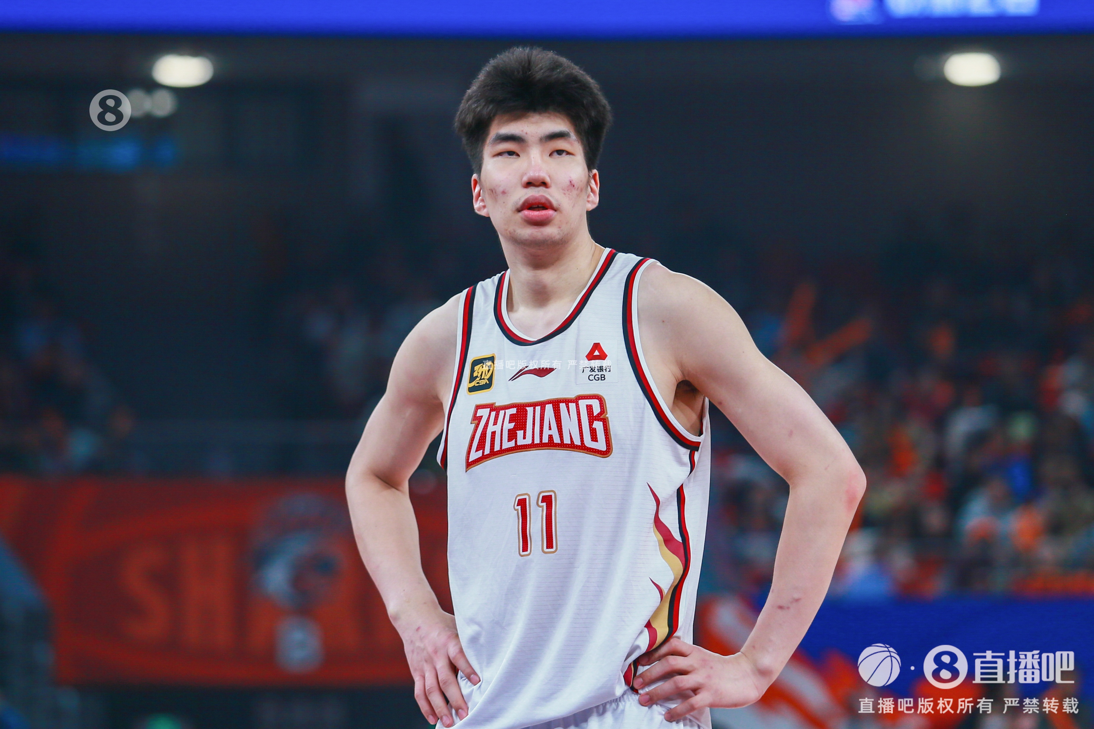 防守不力！余嘉豪10中6拿15分11板 多次被徐杰小打大&未防住徐昕