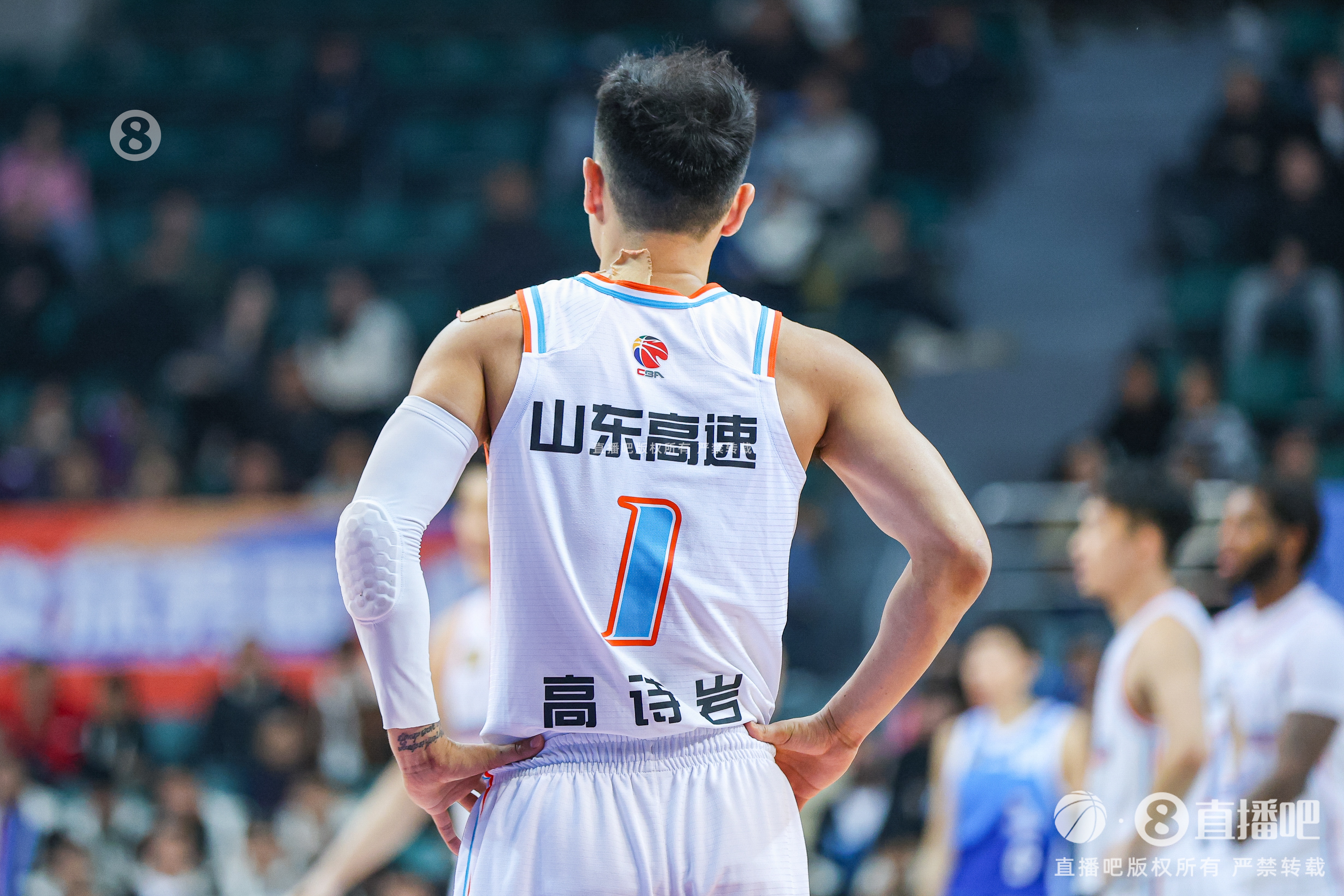 慢熱！首節(jié)山東落后四川1分 全隊(duì)首發(fā)5人單節(jié)合計(jì)僅拿到3分