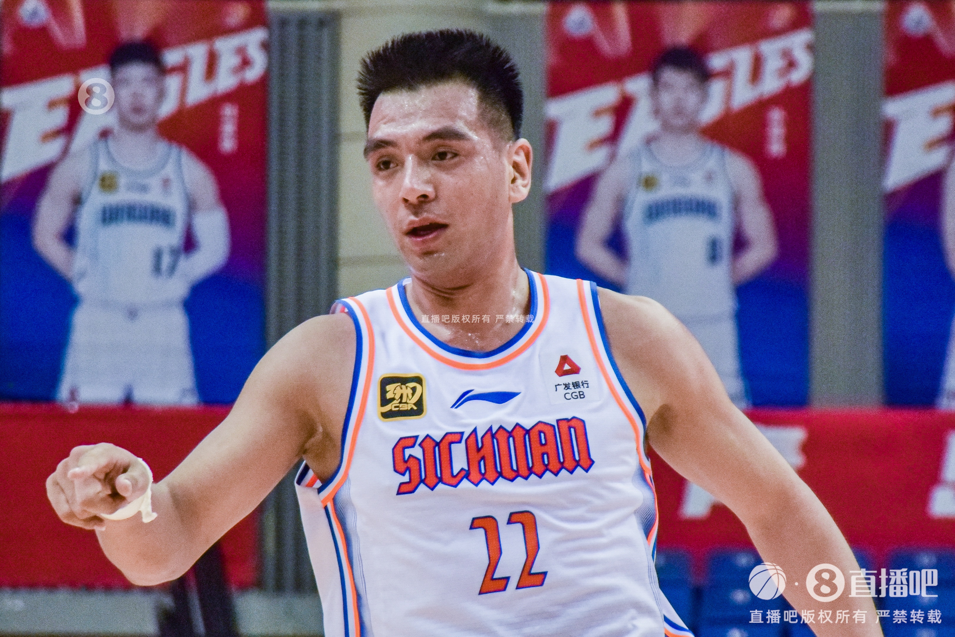 很拼！楊文學8中5得到12分10板5助1帽 拼到6犯離場
